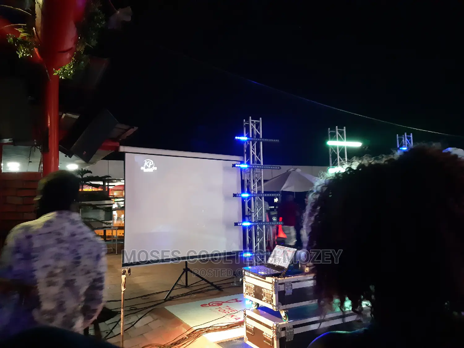 Projector Screens for Sell and Hiring ( Projector/Screens)