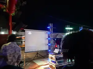 Projector Screens for Sell and Hiring ( Projector/Screens)