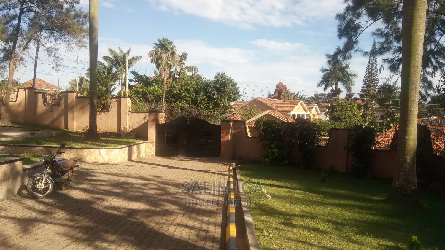 5bdrm Bungalow in Kololo Property, Central Division for Rent