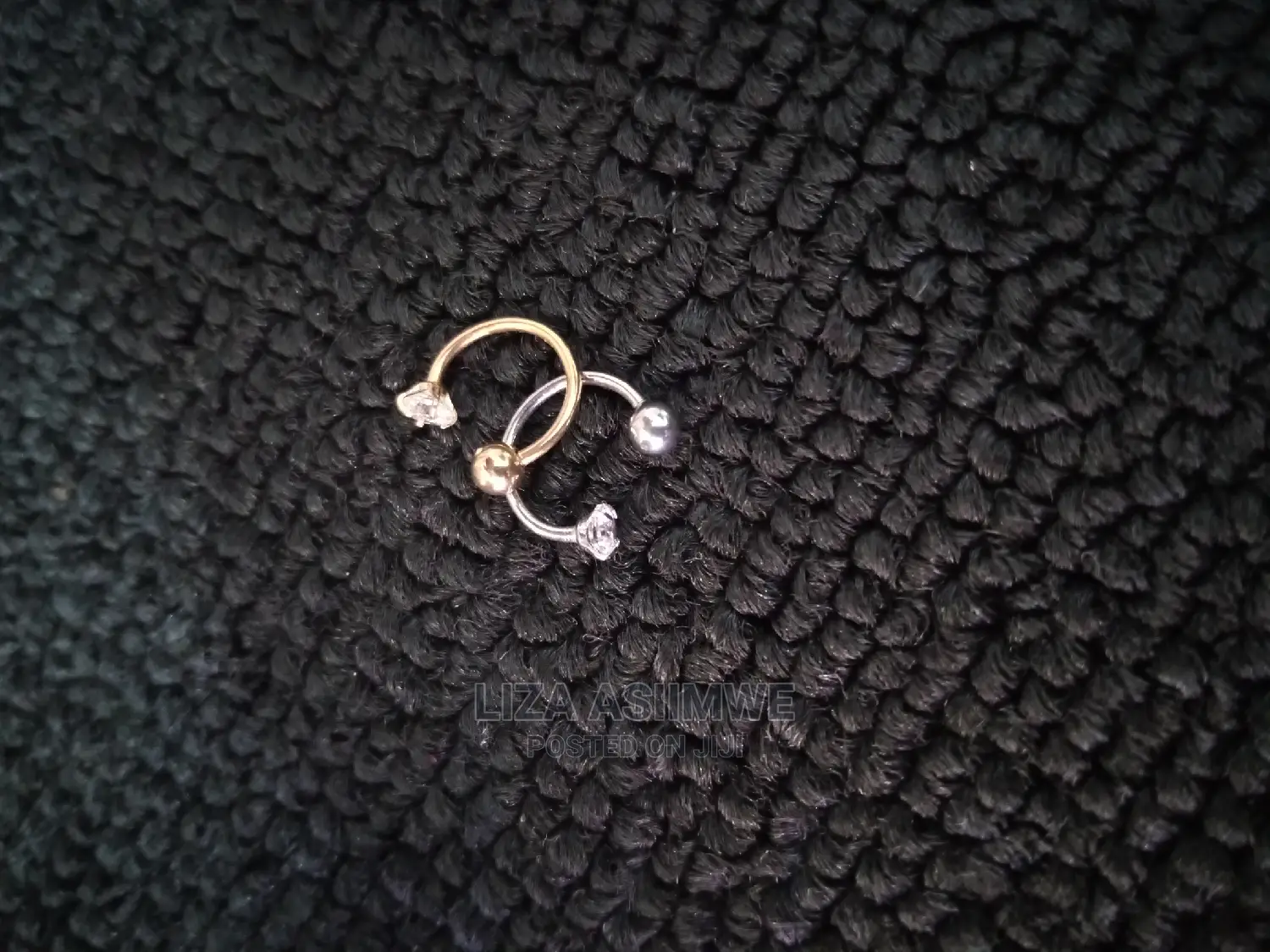 Quality Screw Nose Pins Available