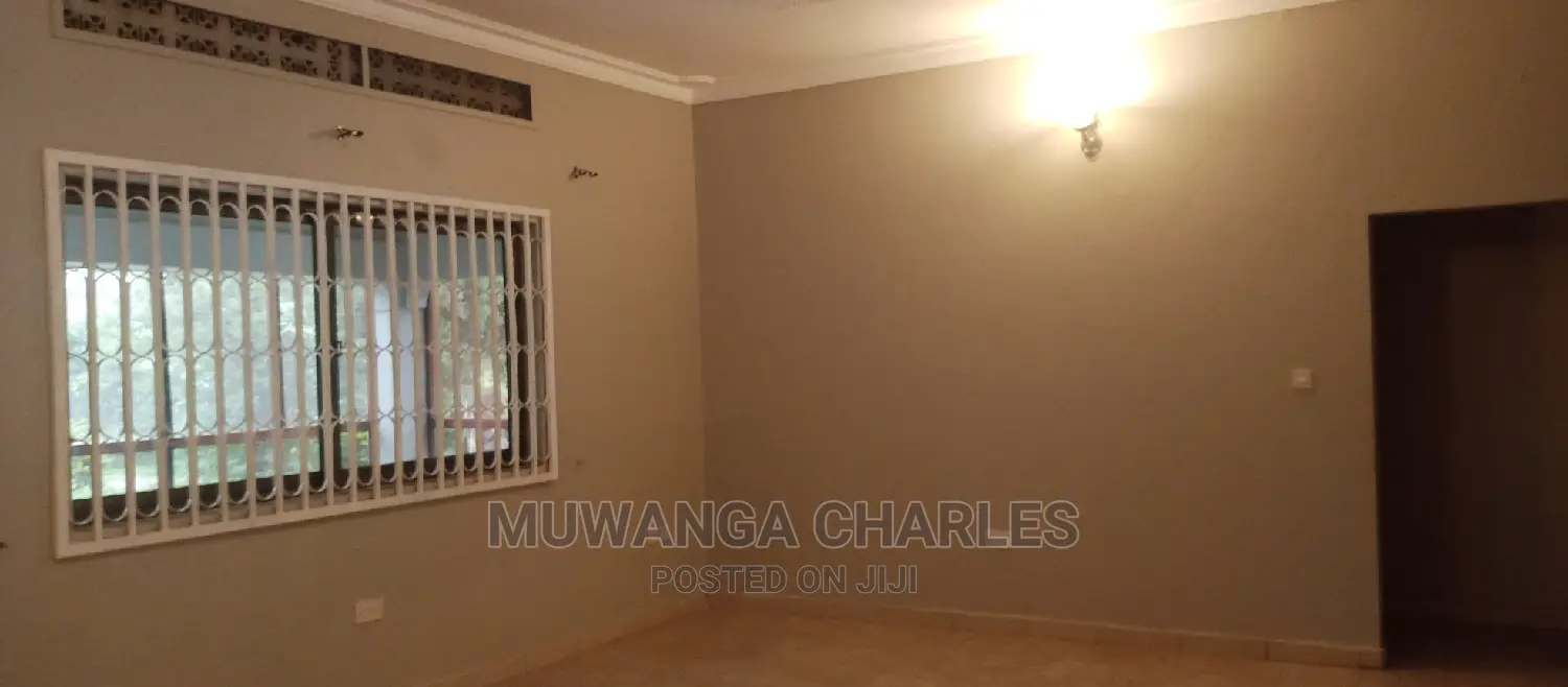 4bdrm Bungalow in Fs Properties Ltd, Central Division for Sale