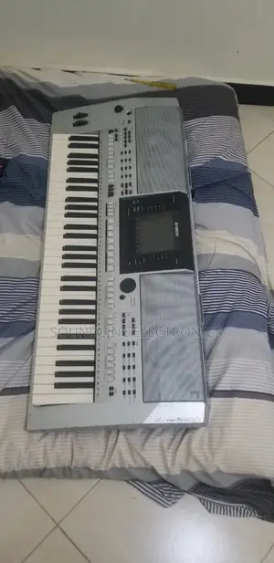 Yamaha PSR S900