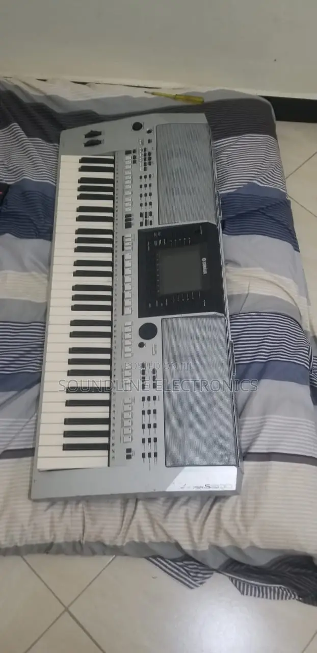 Yamaha PSR S900