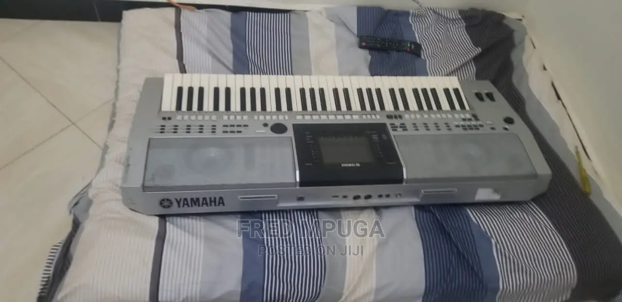 Yamaha PSR S900