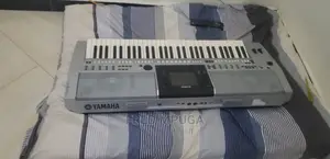 Yamaha PSR S900