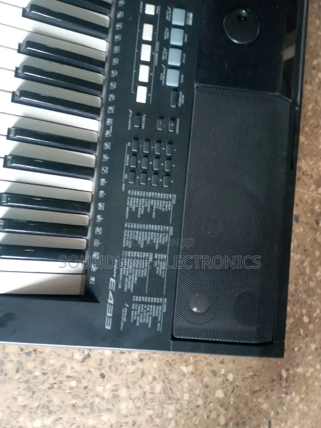 Yamaha PSR E433