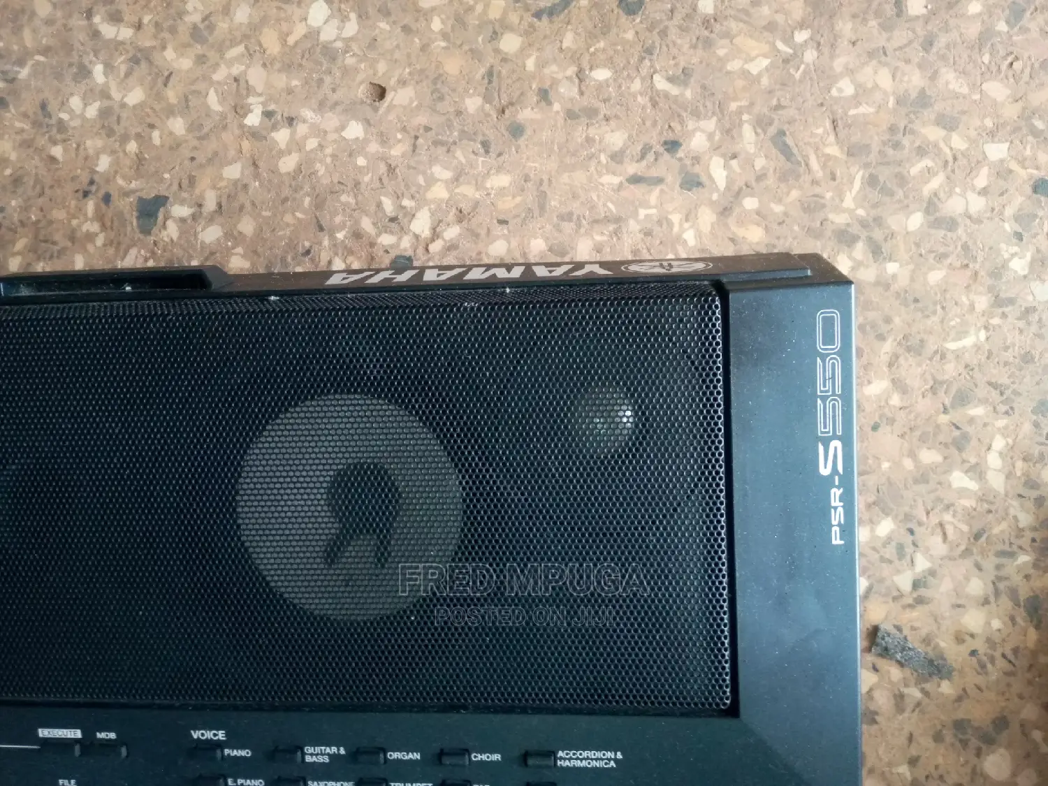 Yamaha PSR S550