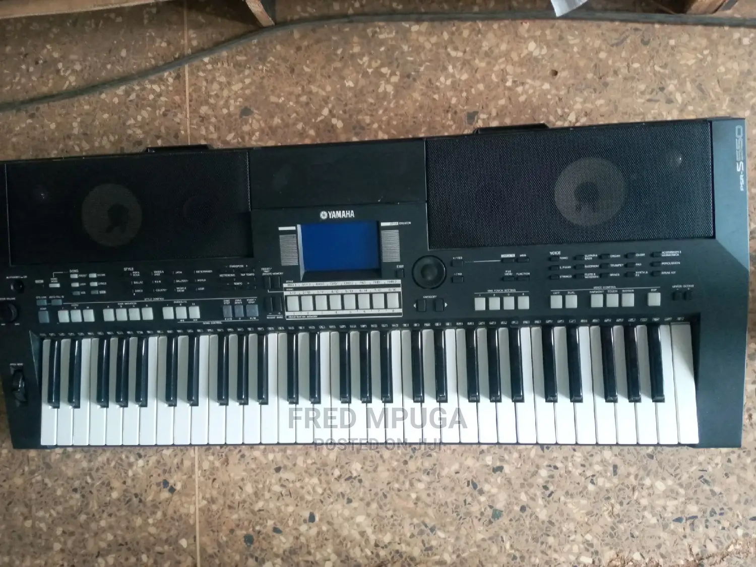 Yamaha PSR S550