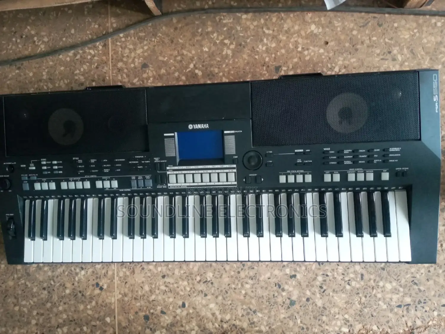 Yamaha PSR S550