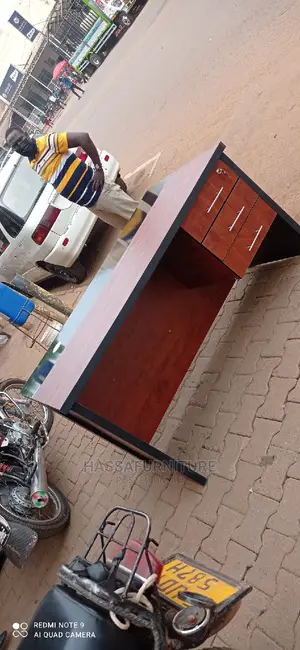 Executive Officer Desk Size 140cm at Affordable Price