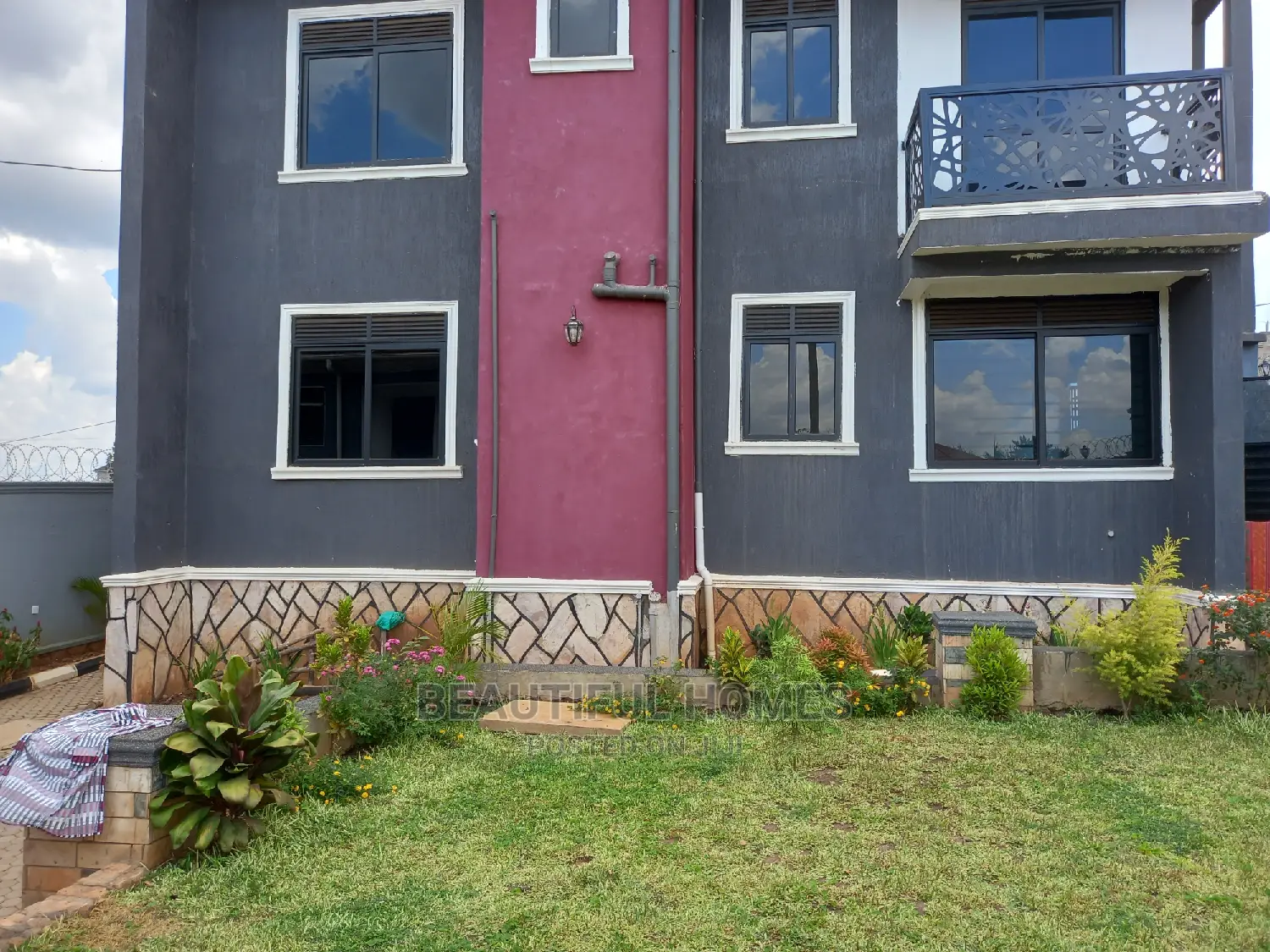 Furnished 5bdrm Mansion in Kira for Sale
