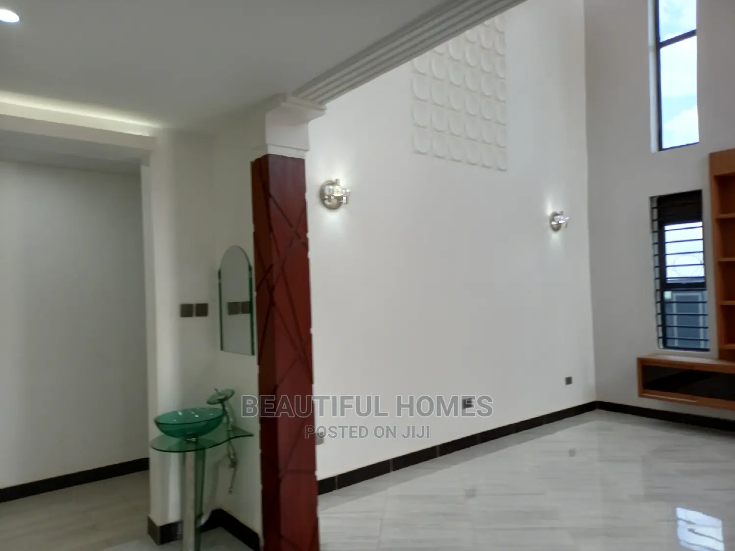 Furnished 5bdrm Mansion in Kira for Sale
