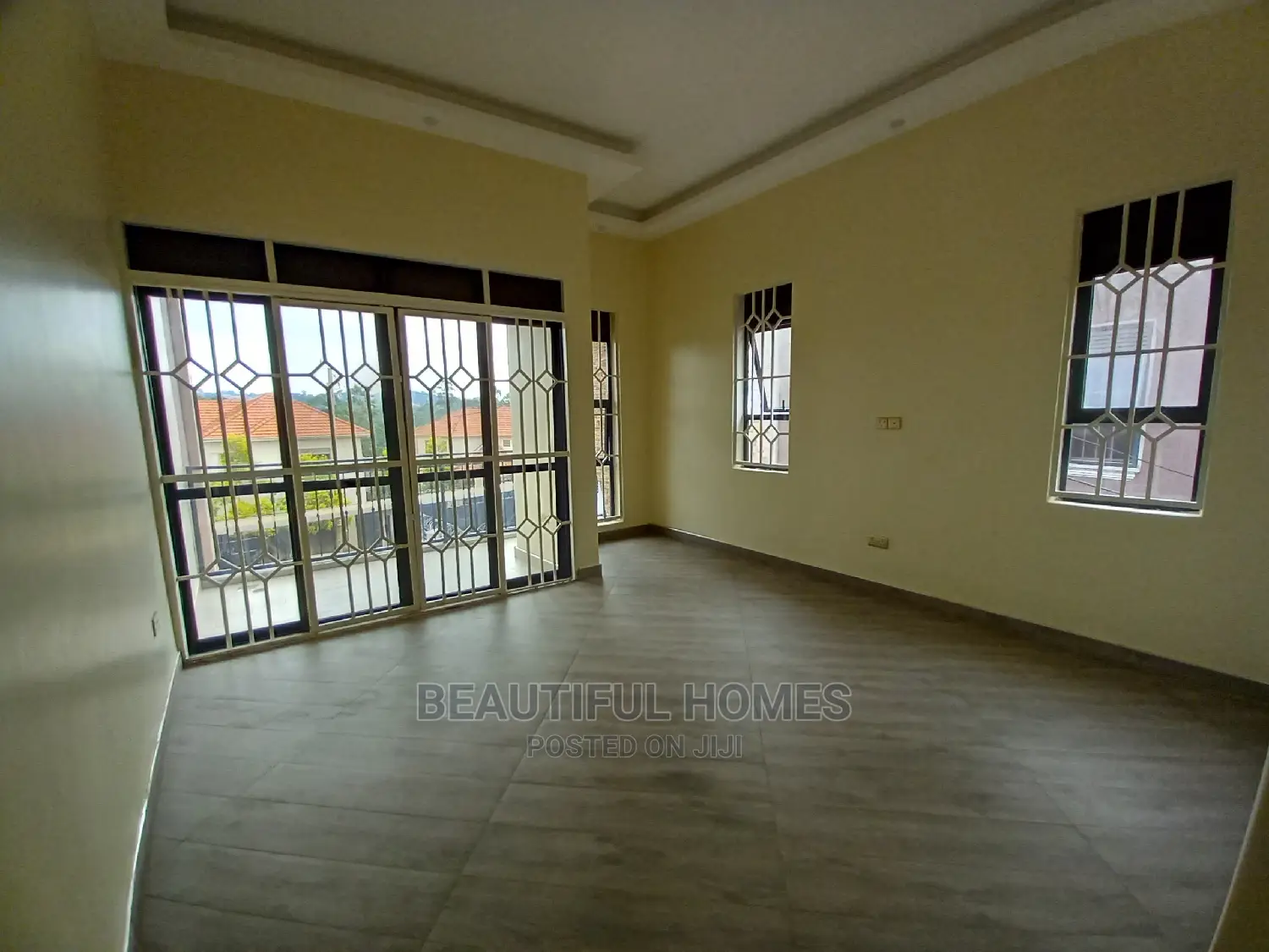 Furnished 4bdrm Mansion in Kira Mamerito Road for Sale
