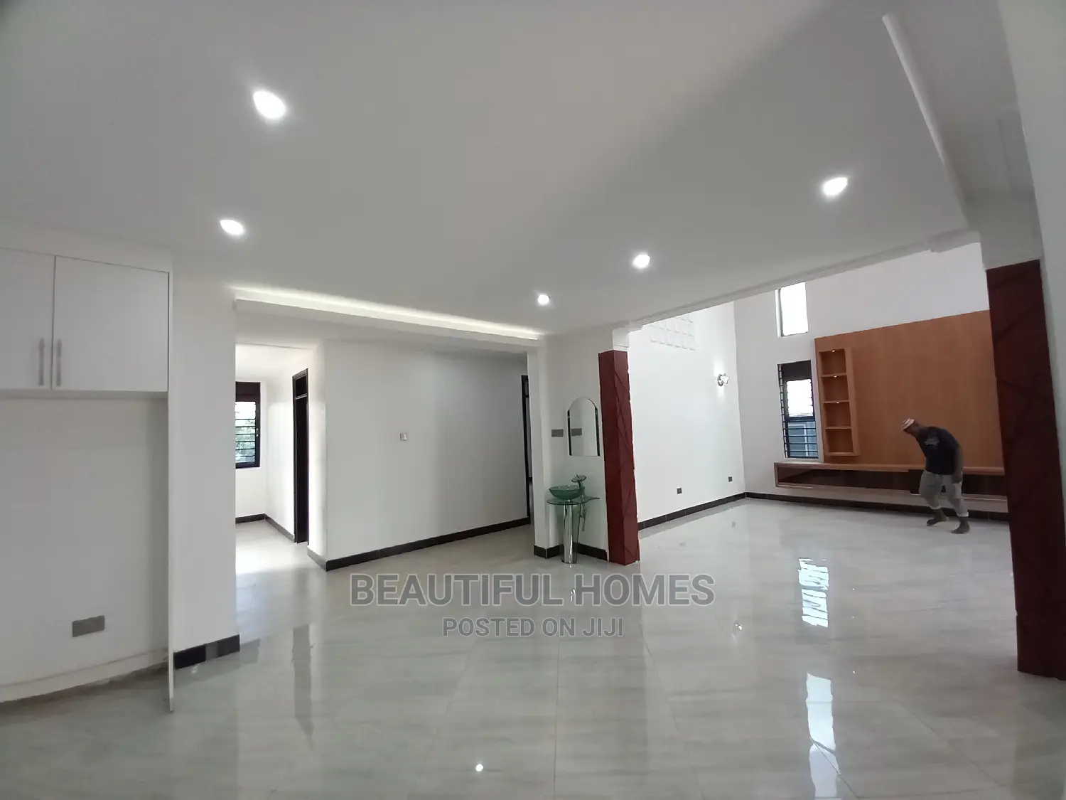 Furnished 5bdrm Mansion in Kira for Sale