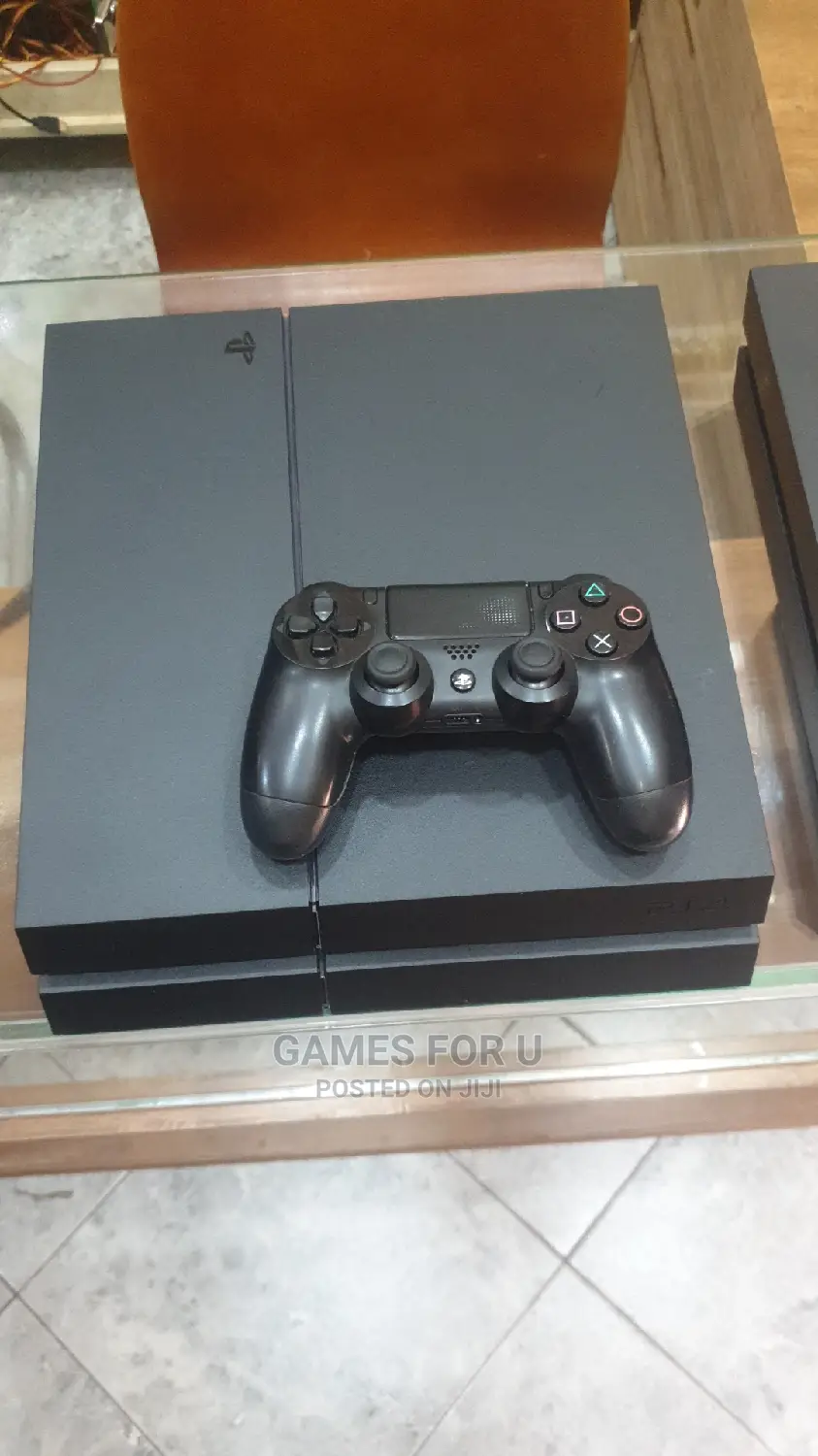 Used Uk Ps4 Console, 1gamepad