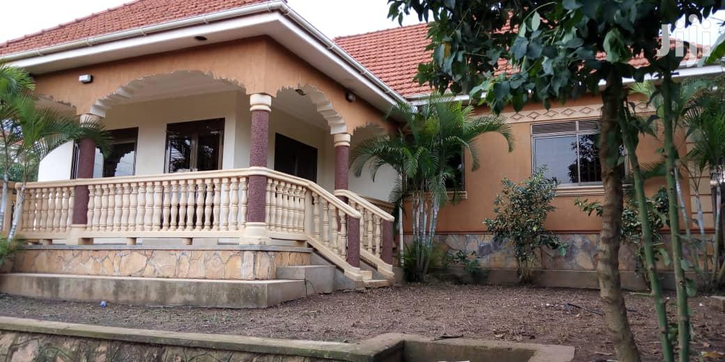 Six Bedrooms House For Rent