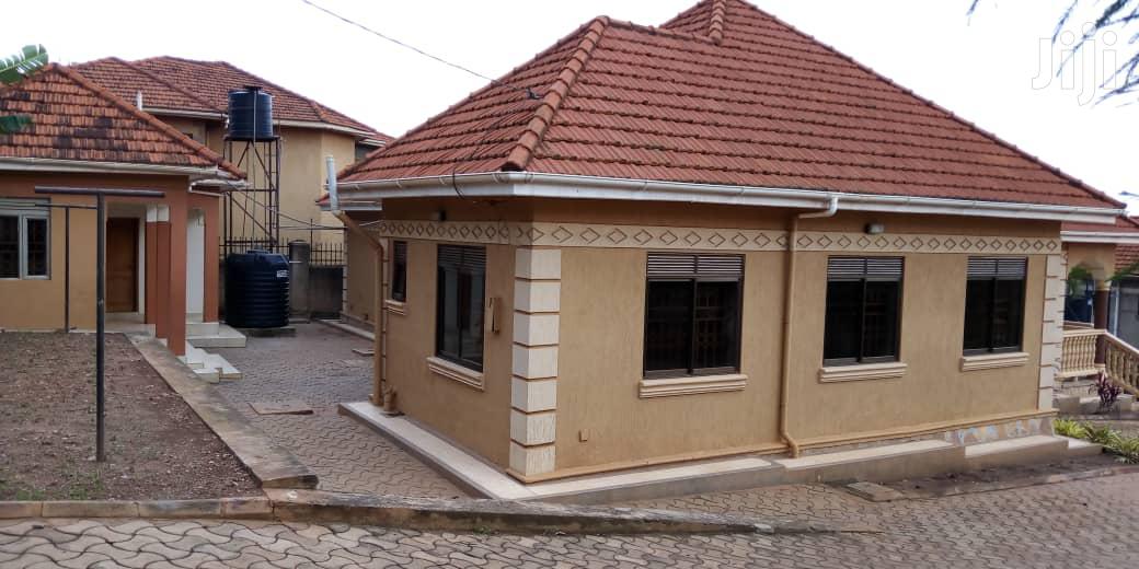 Six Bedrooms House For Rent