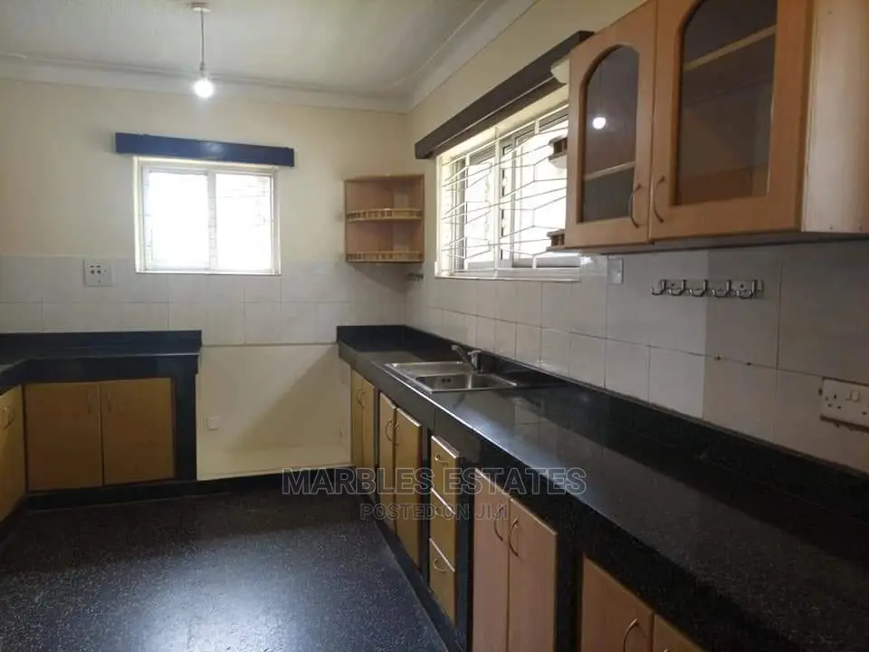 5bdrm Bungalow in Kololo, Central Division for Rent