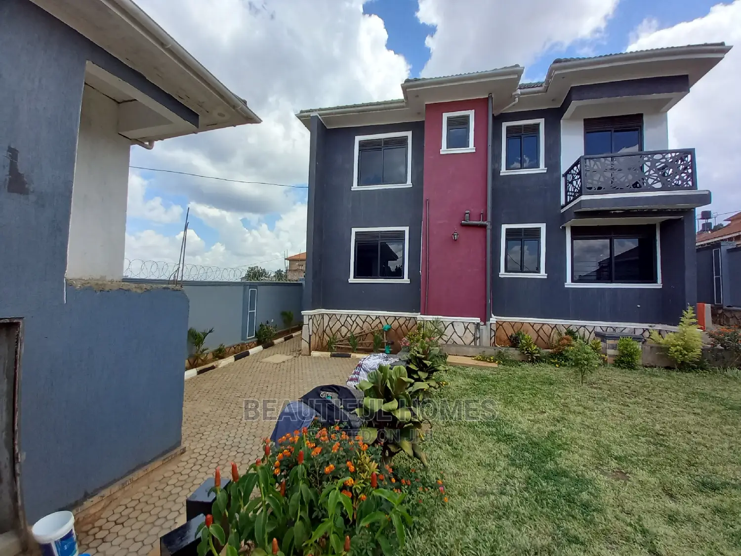 Furnished 5bdrm Mansion in Kira for Sale