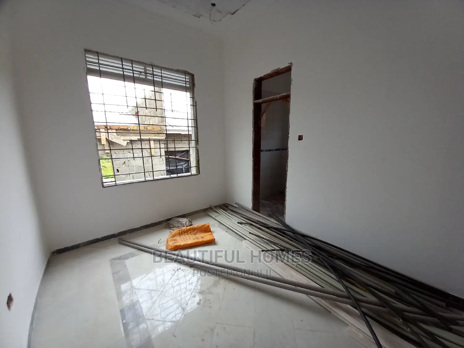 Furnished 4bdrm Mansion in Kira Tarmack for Sale