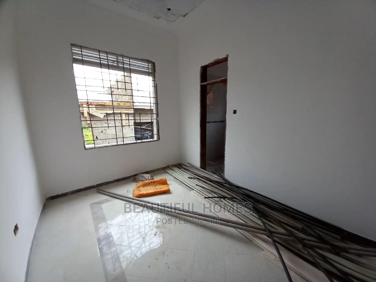 Furnished 4bdrm Mansion in Kira Tarmack for Sale