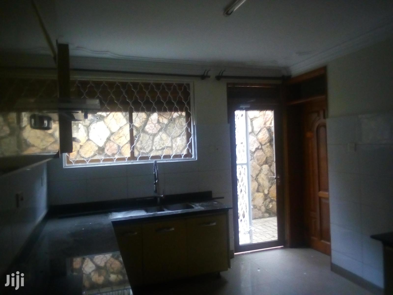 5 Bedrooms Apartment For Rent