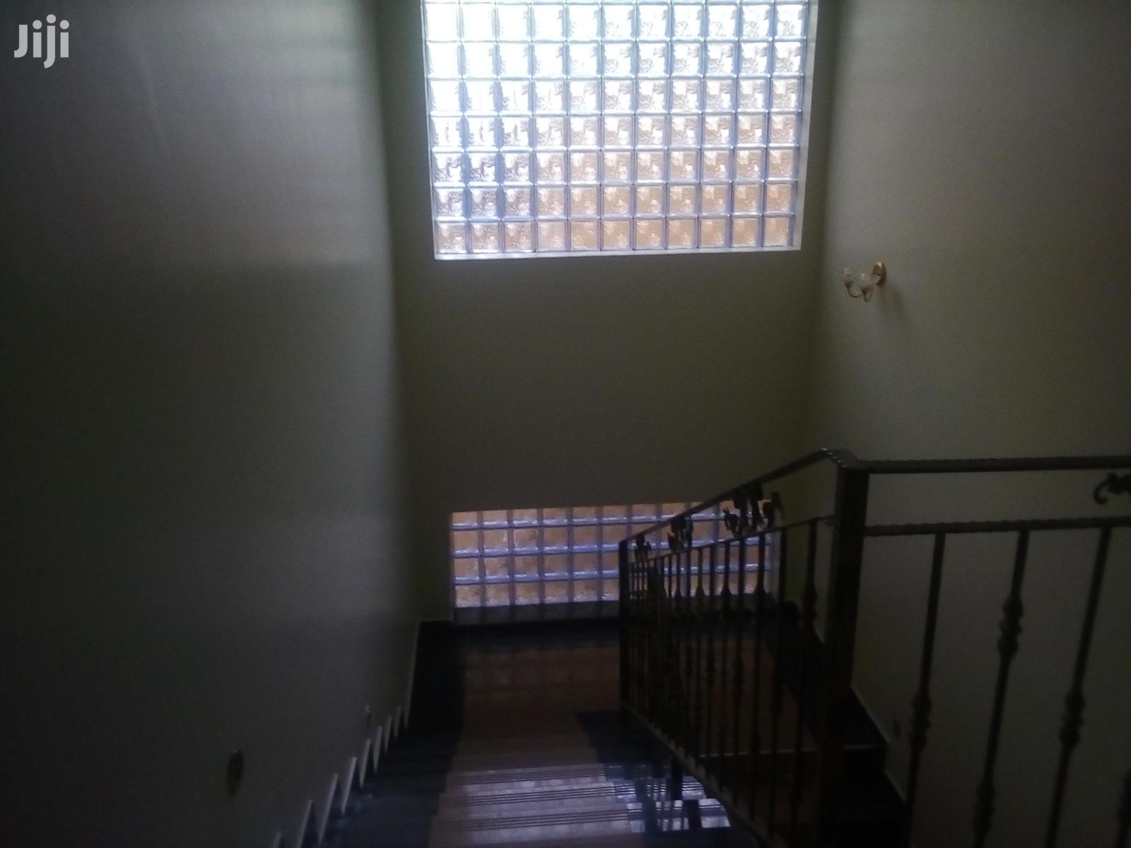 5 Bedrooms Apartment For Rent