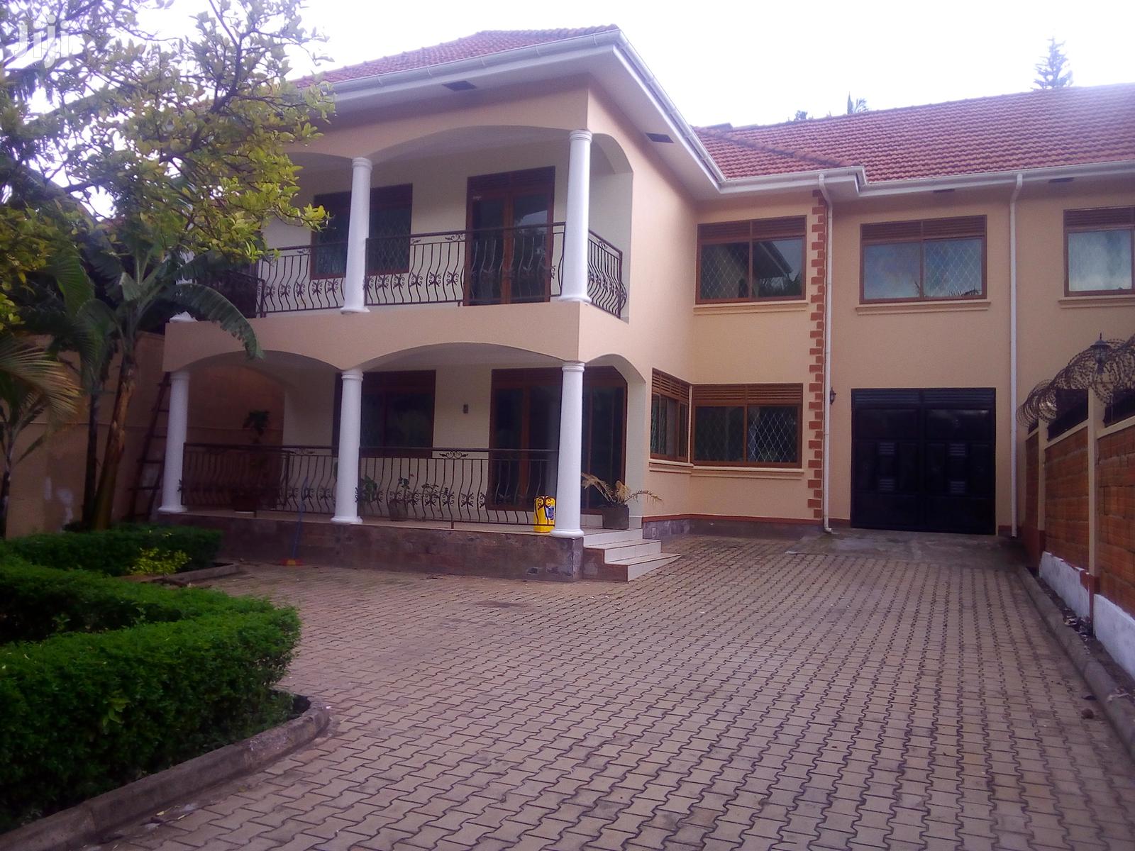 5 Bedrooms Apartment For Rent