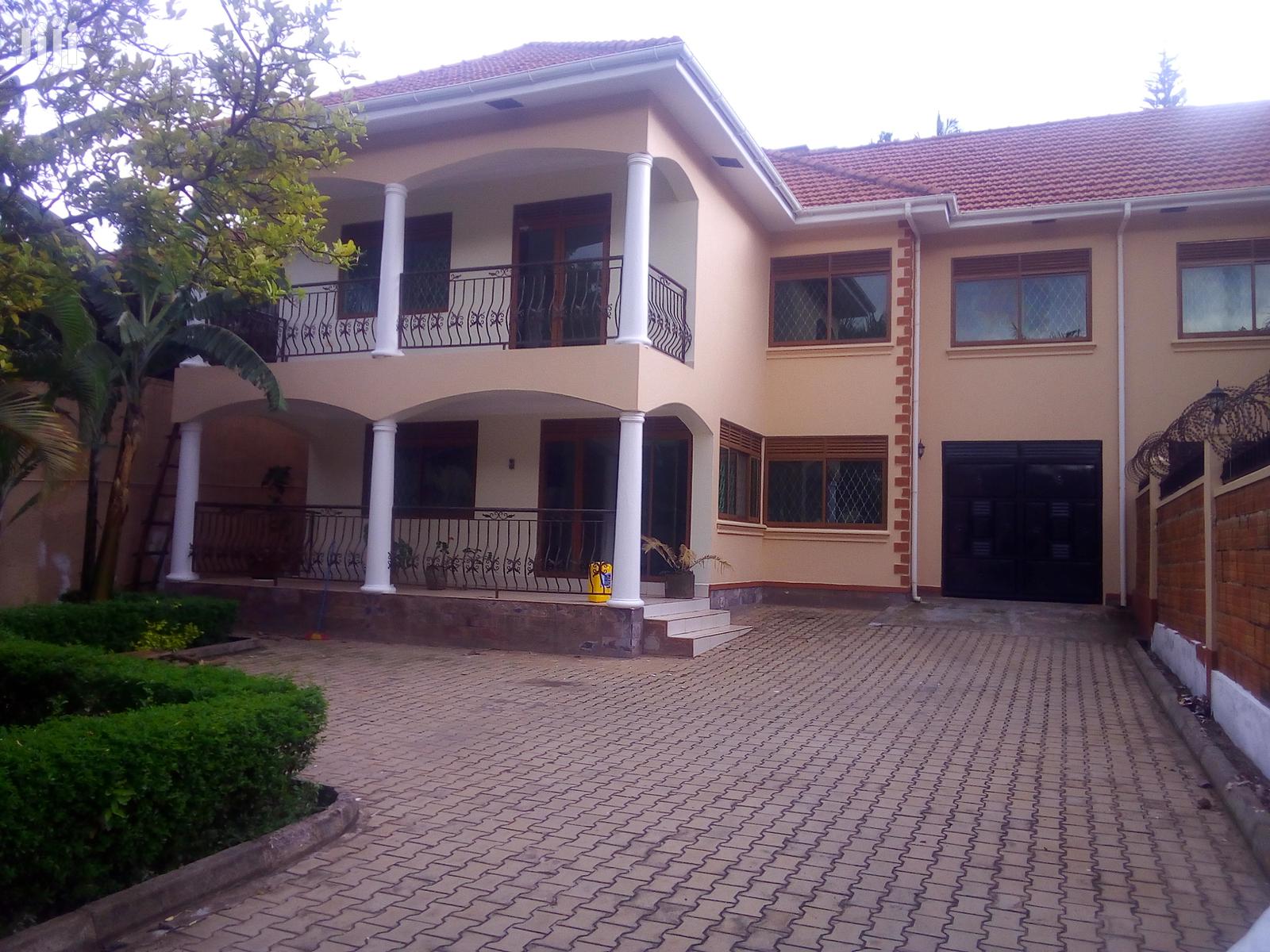 5 Bedrooms Apartment For Rent