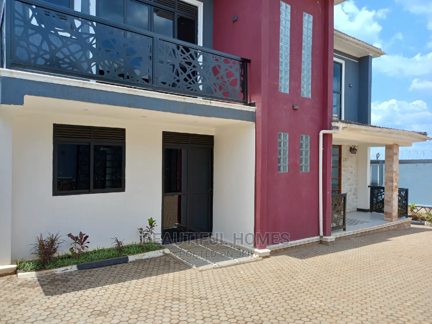 Furnished 5bdrm House in Kira for Sale