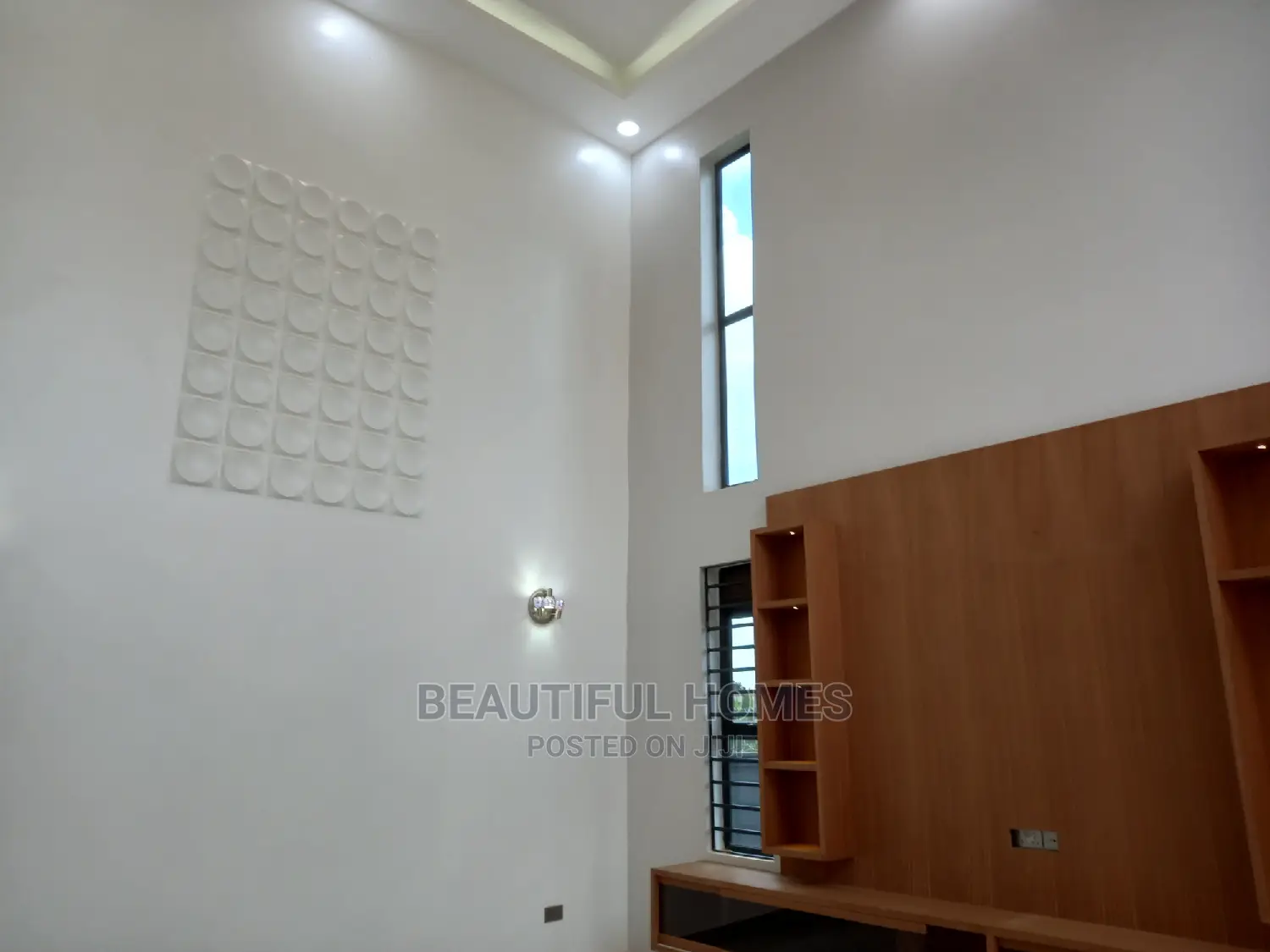 Furnished 5bdrm House in Kira for Sale