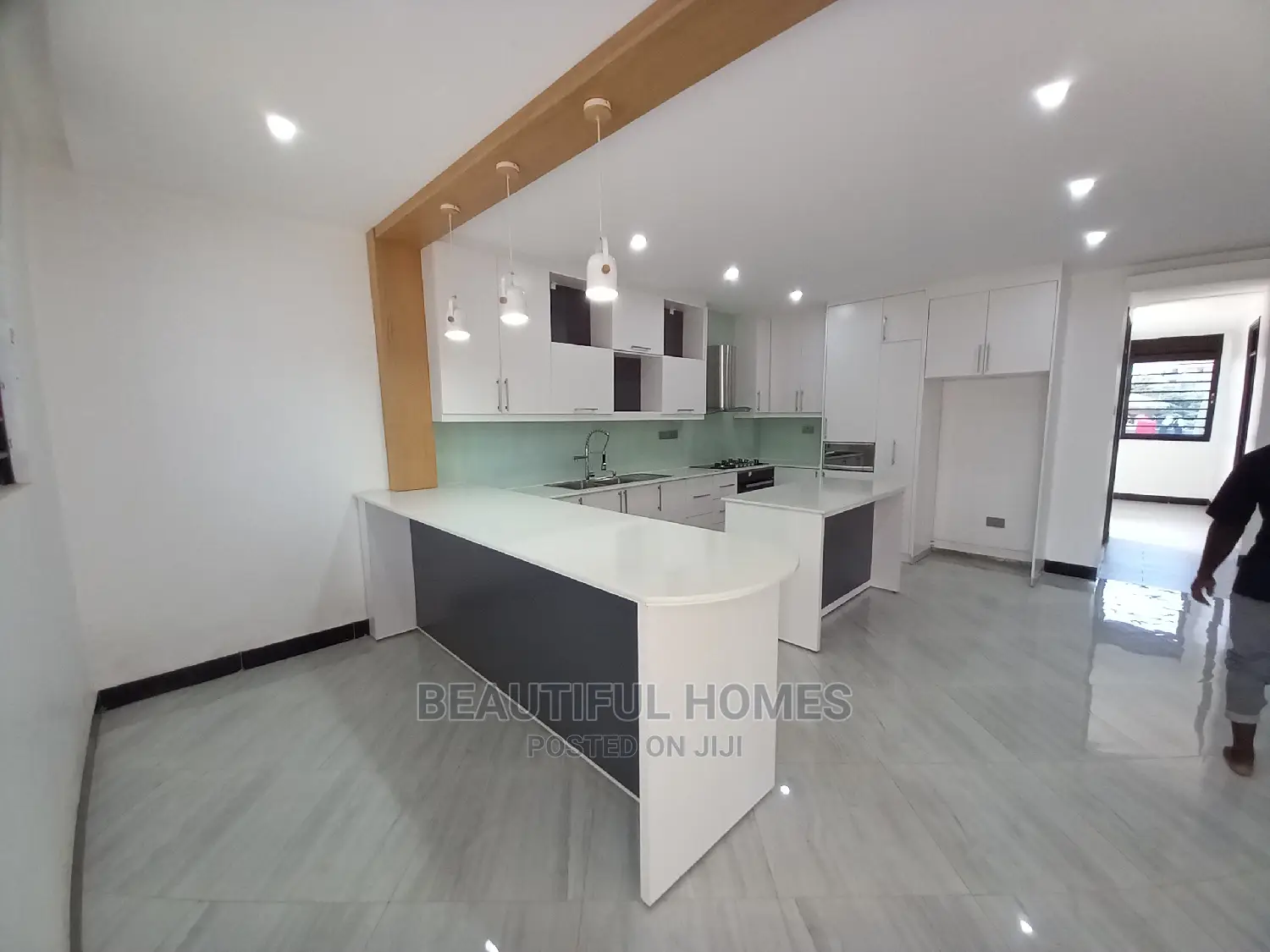Furnished 5bdrm House in Kira for Sale