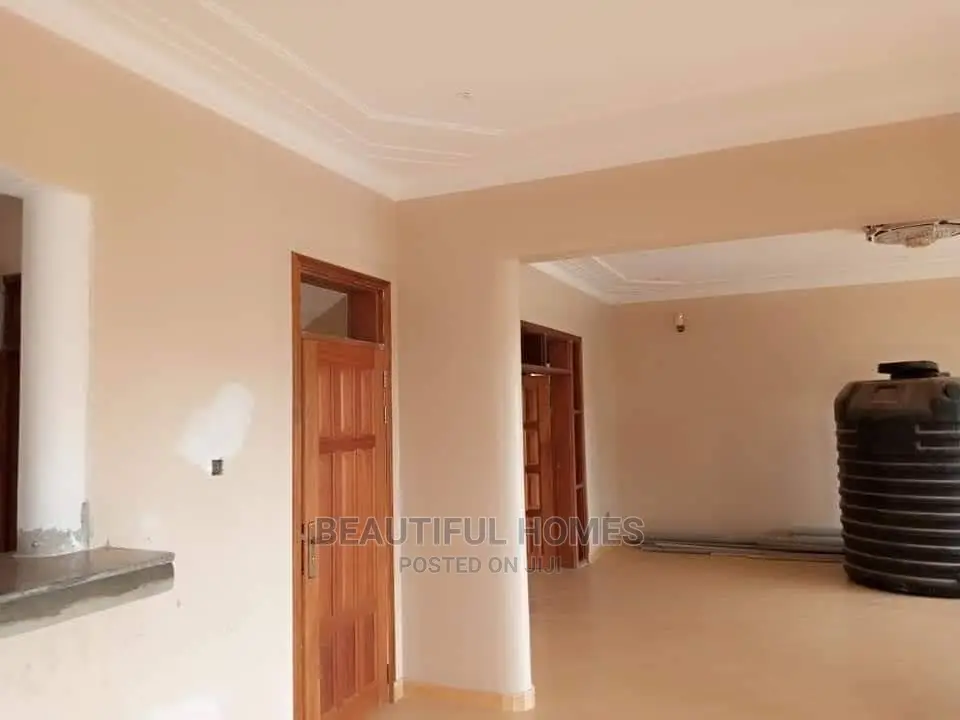 Furnished 5bdrm House in Kira for Sale
