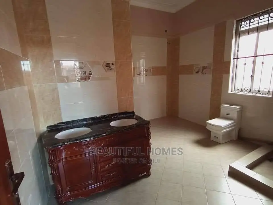 Furnished 5bdrm House in Kira for Sale