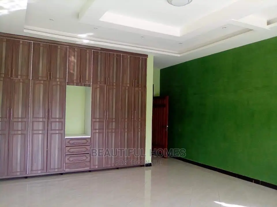 Furnished 5bdrm Mansion in Kyanja, Nakawa for Sale