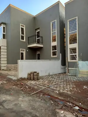 Furnished 4bdrm Villa in Kira for Sale