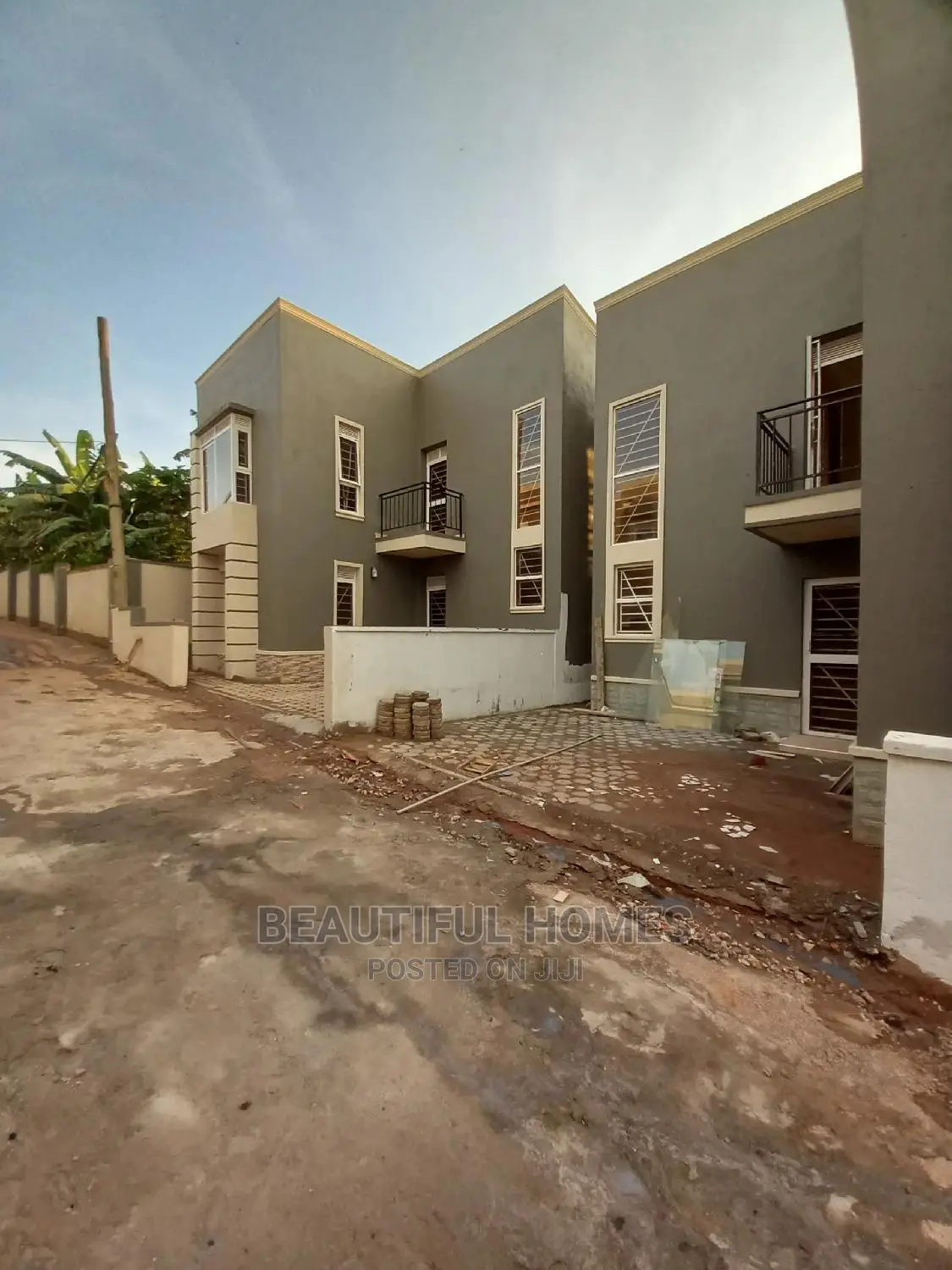 Furnished 4bdrm Villa in Kira for Sale