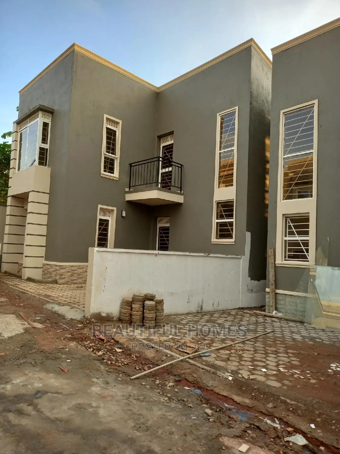 Furnished 4bdrm Villa in Kira for Sale