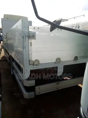 Fuso Fighetr Truck
