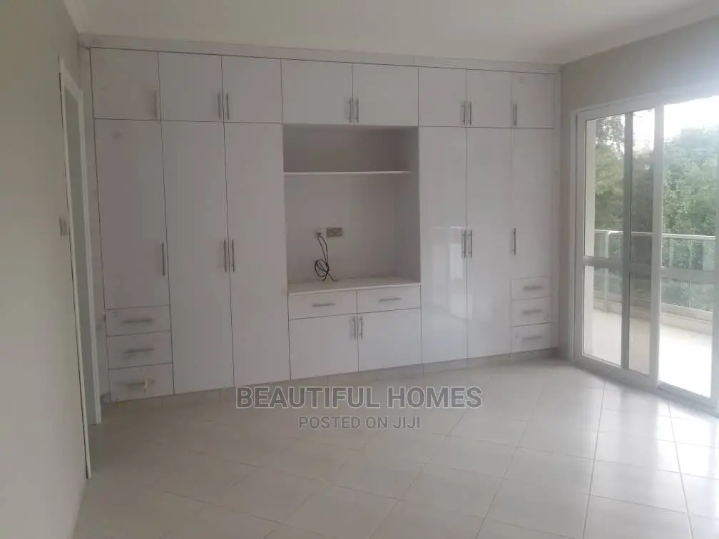 Furnished 4bdrm Villa in Kira Tarmack for Sale