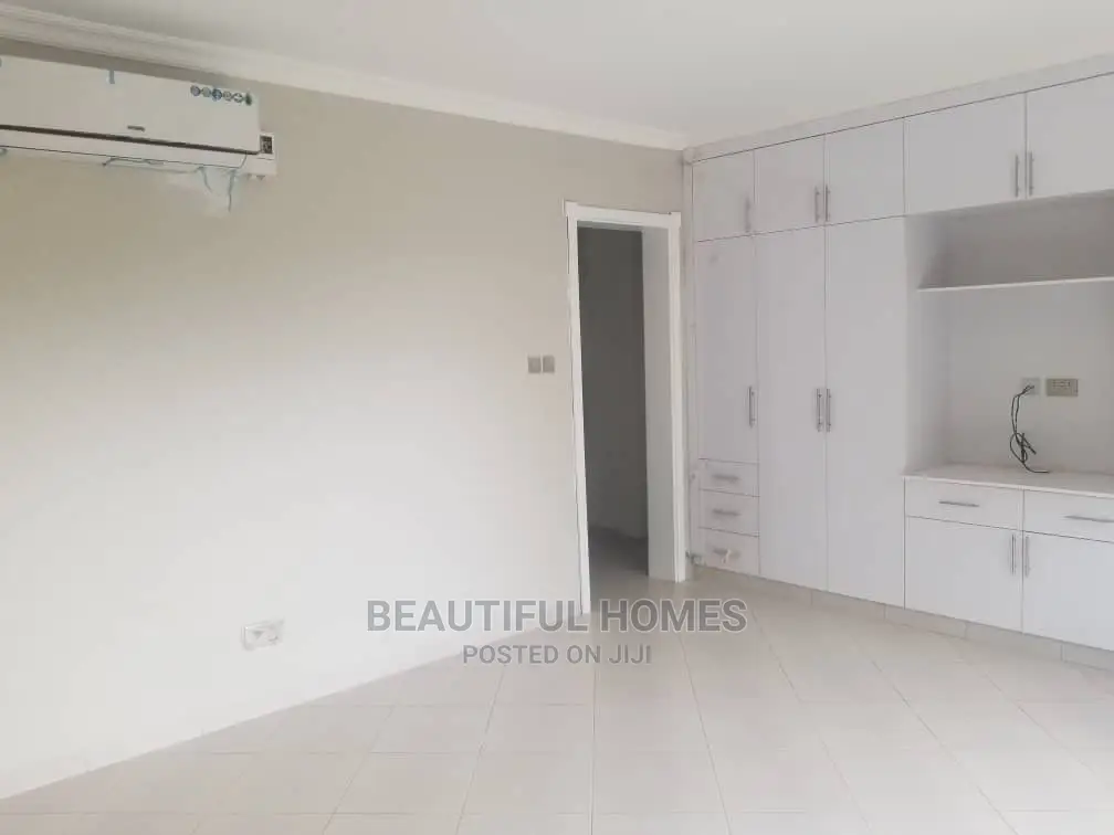 Furnished 4bdrm Villa in Kira Tarmack for Sale