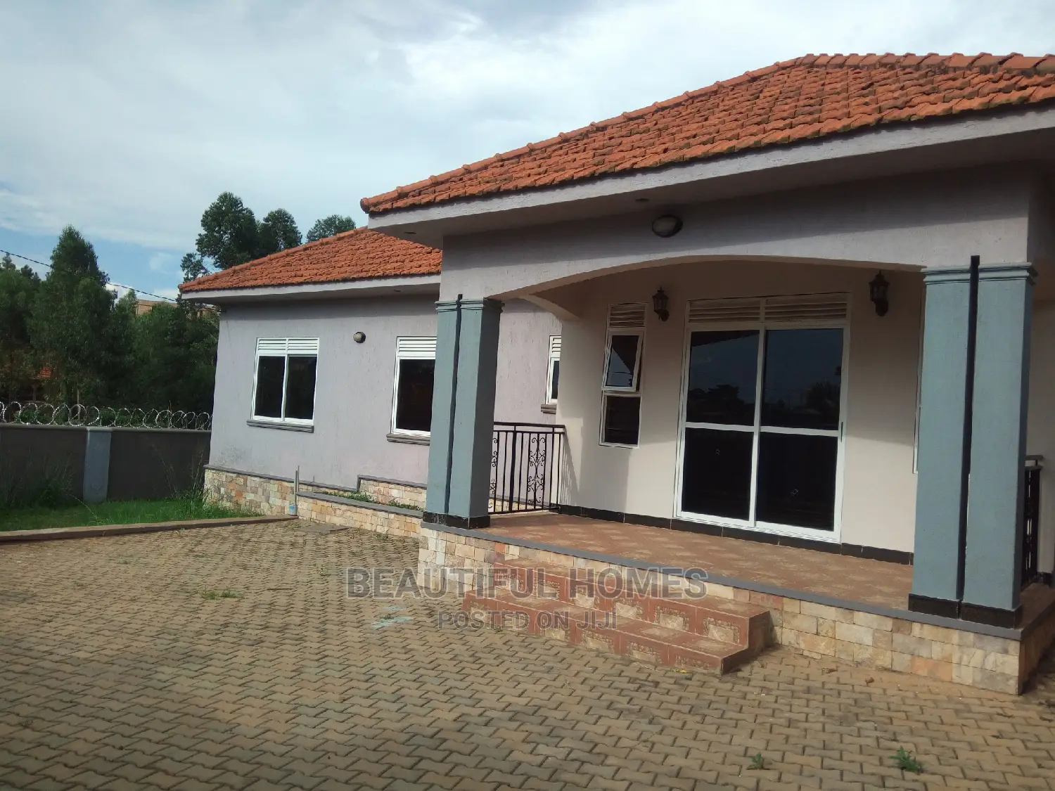 Furnished 4bdrm House in Kira for Sale