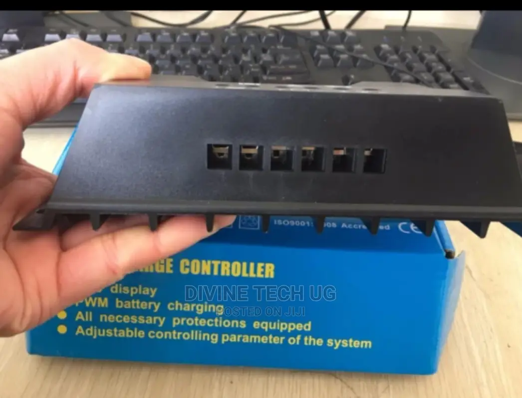 Universal Solar Charge and Discharge 20A 12V 24V Controller