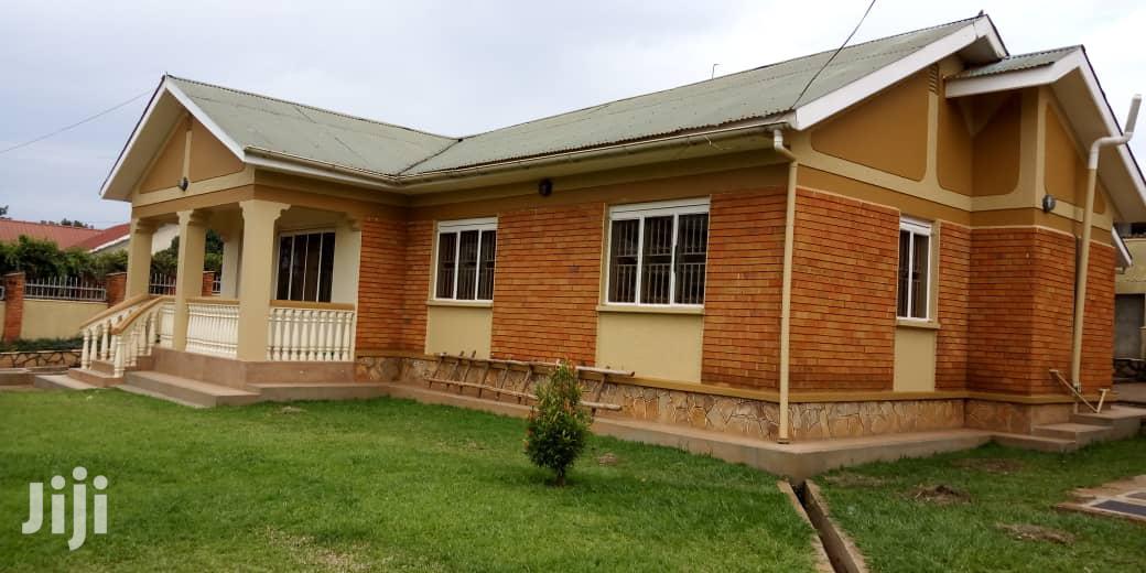 3 Bedrooms House For Rent