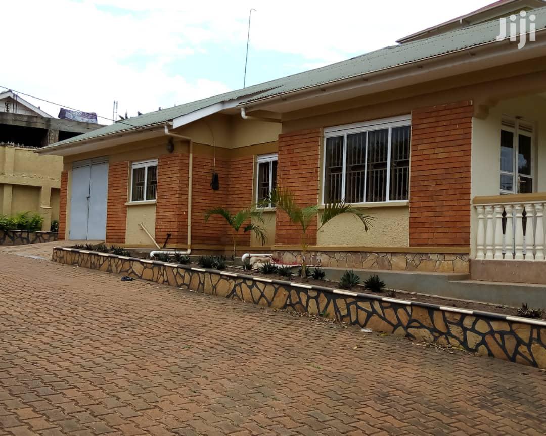 3 Bedrooms House For Rent