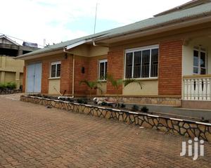 3 Bedrooms House For Rent