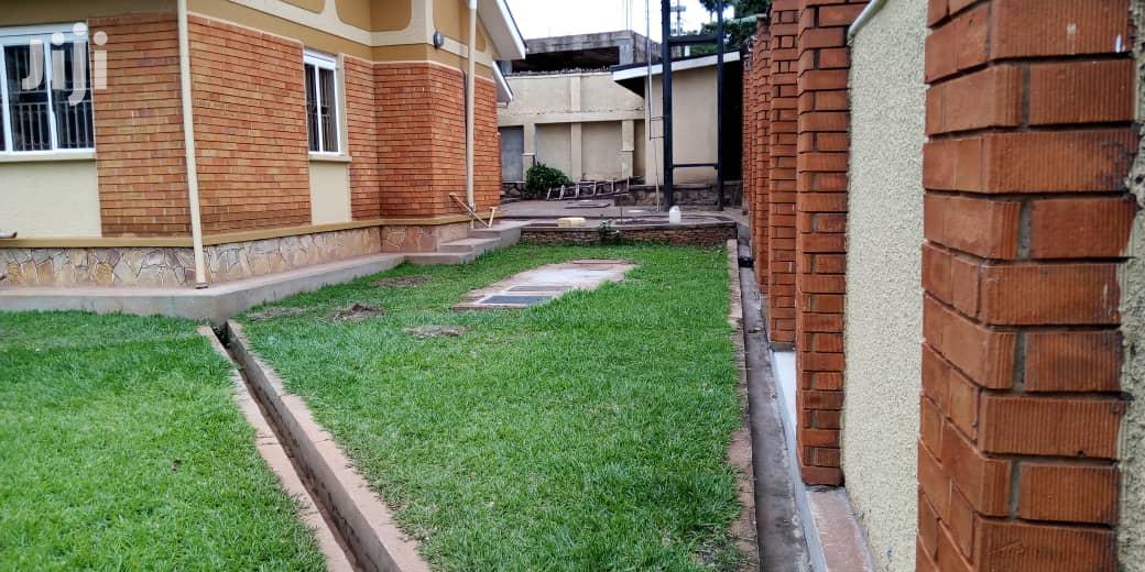 3 Bedrooms House For Rent