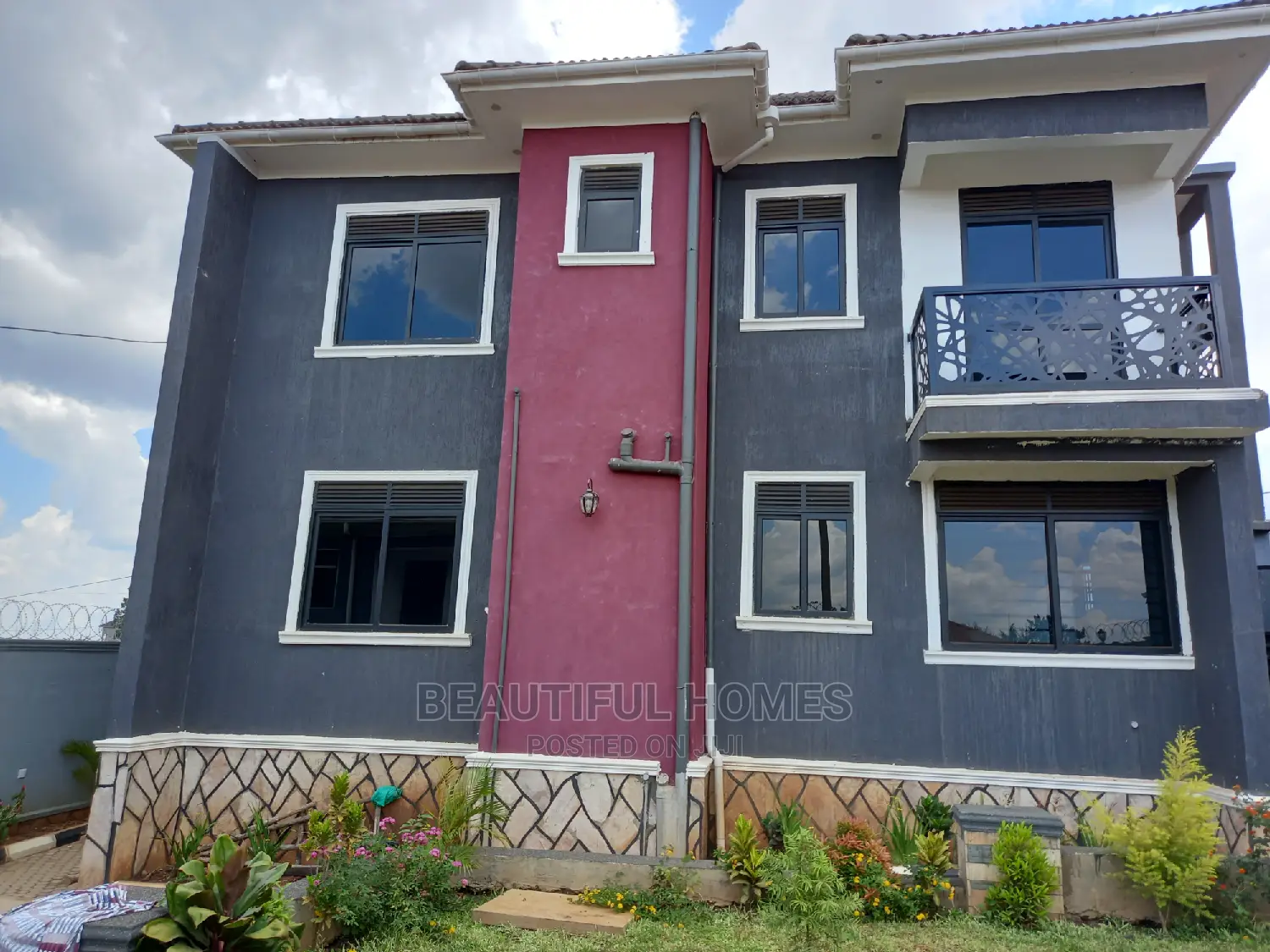Furnished 5bdrm Mansion in Kira for Sale