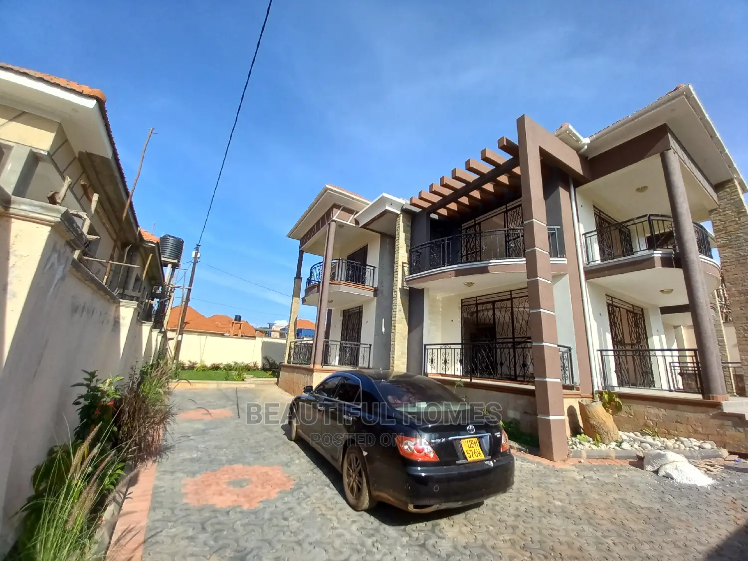 Furnished 6bdrm Mansion in Kira Tarmack for Sale