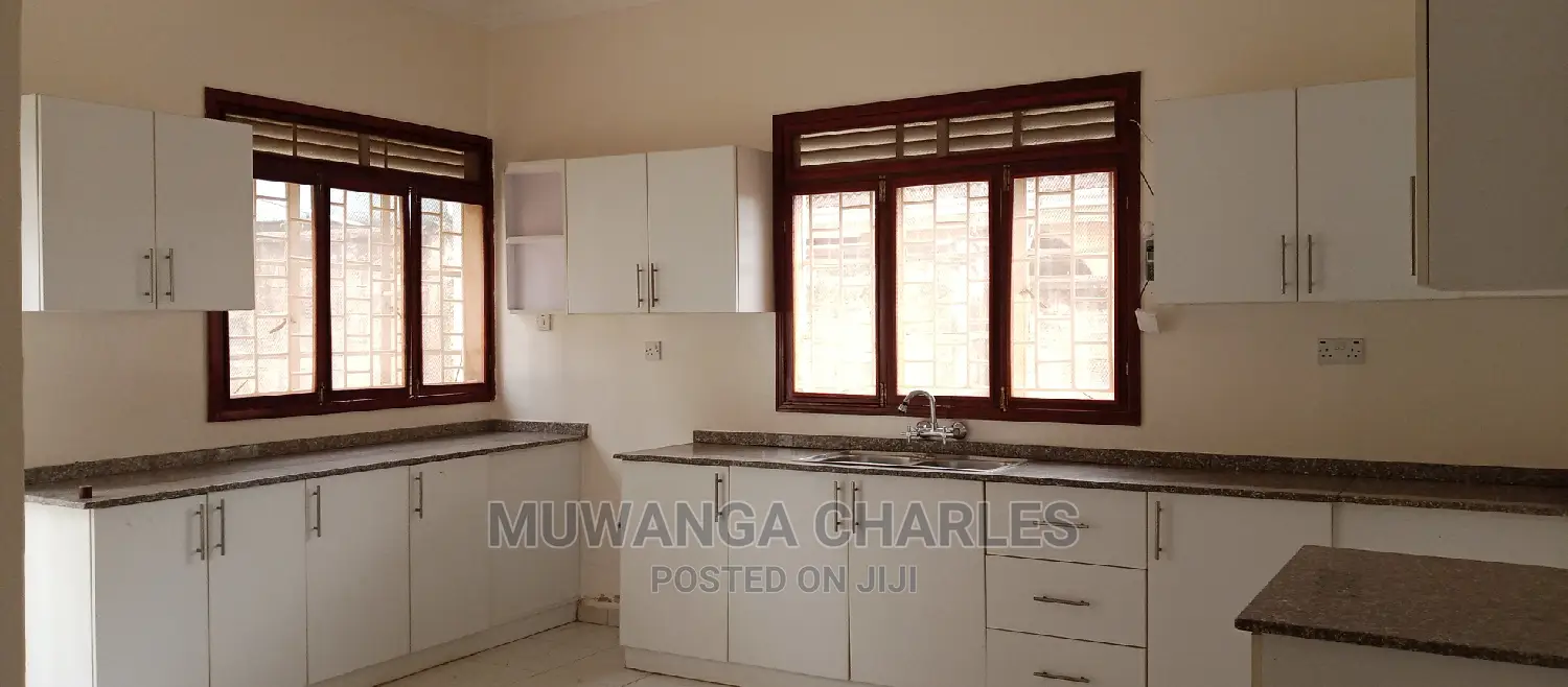 5bdrm Duplex in Fs Properties Ltd, Central Division for Rent